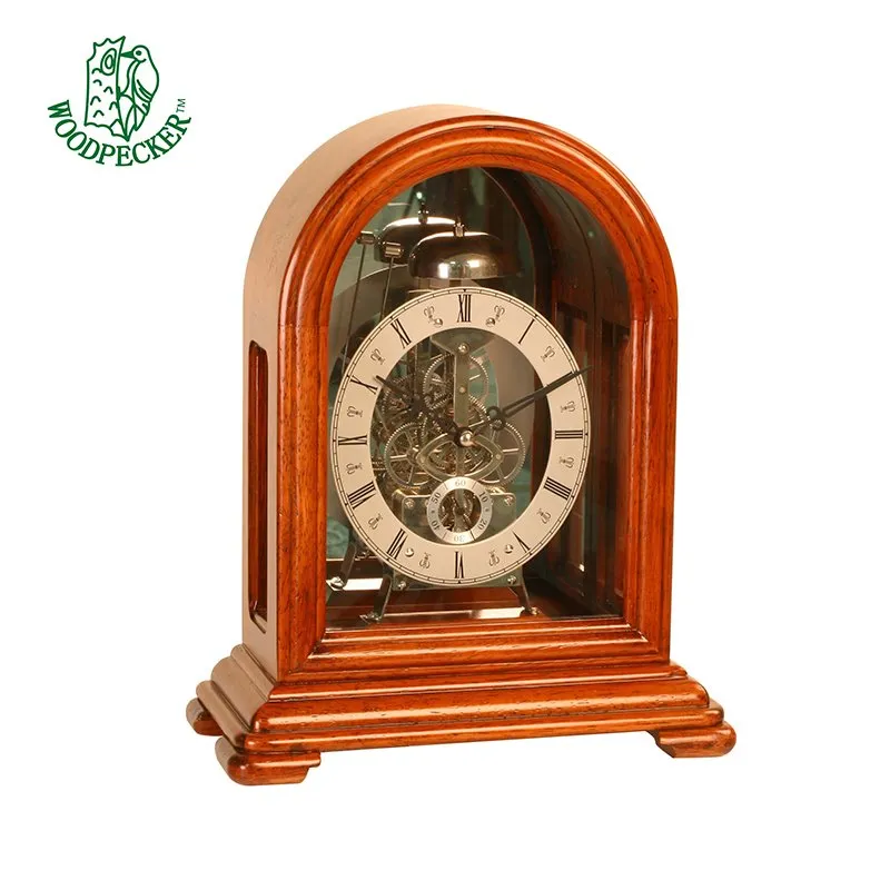 Reloj de mesa mecánico de imitación.