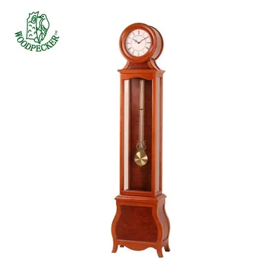 Reloj de abuelo decorativo elegante