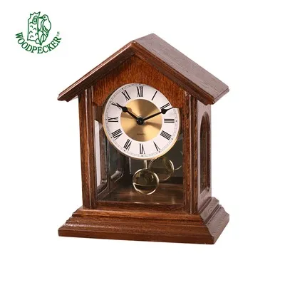 ¿Existen relojes de repisa de madera con función de doble zona horaria?