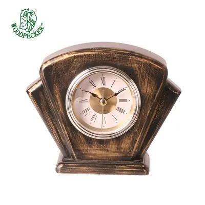 Reloj de mesa rústico de madera desgastada